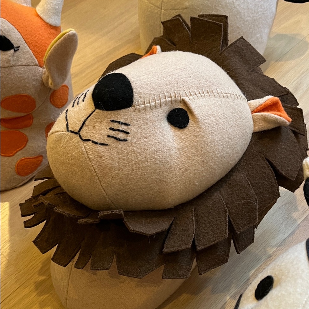 Plush Animal Wall Mount Set Ideal for Nursery or Playroom - Picture 5 of 6